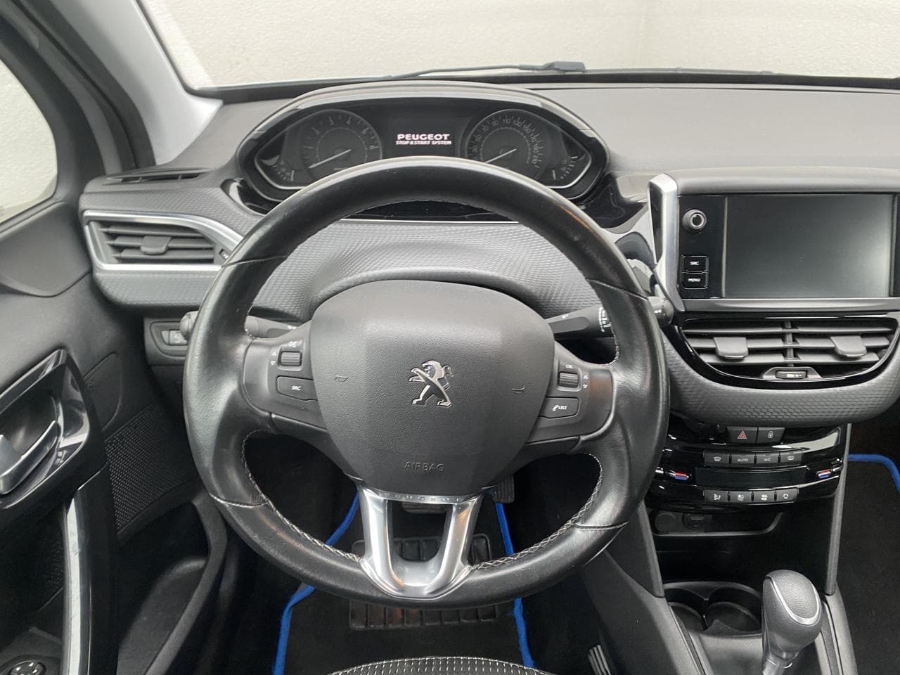 2017 Peugeot 208 - 11