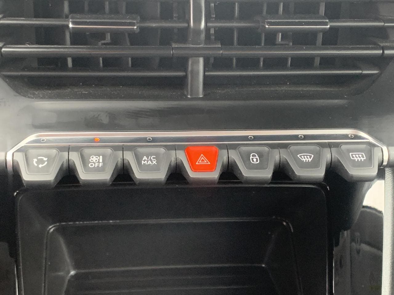 2021 Peugeot 208 - 17