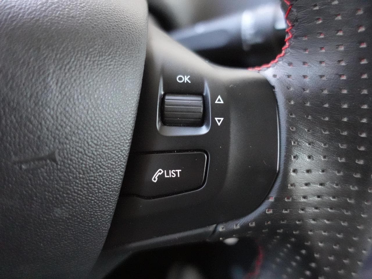 2017 Peugeot 208 - 16