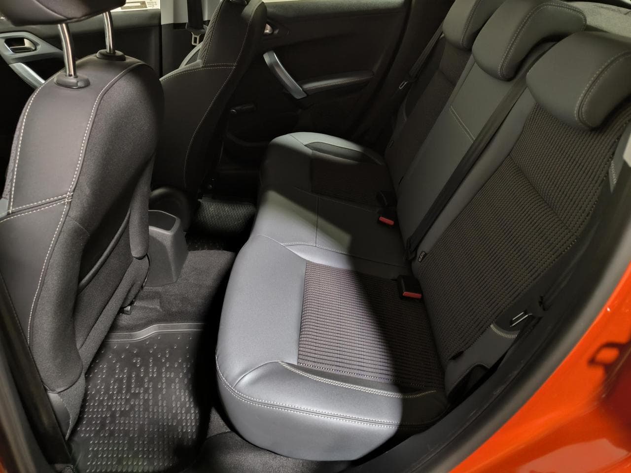 2016 Peugeot 208 - 10