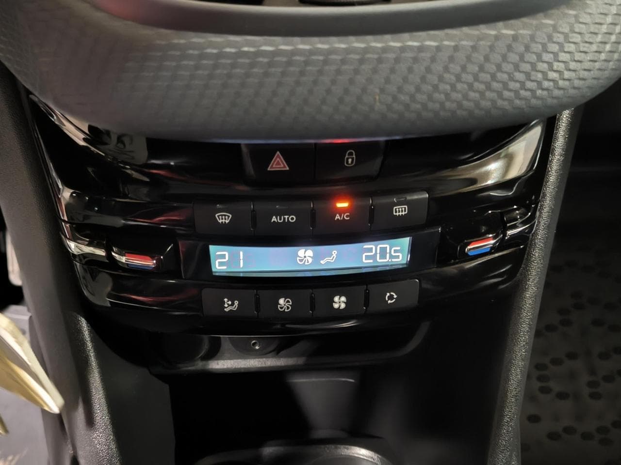 2016 Peugeot 208 - 15