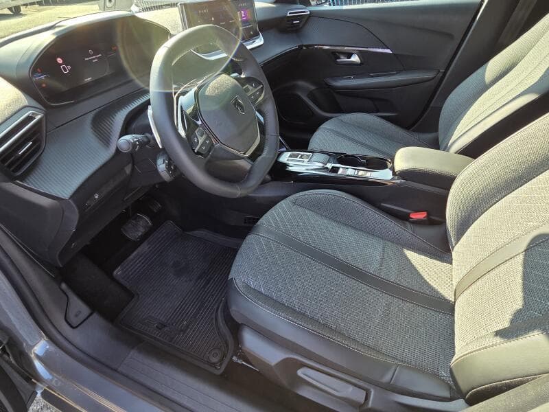 2025 Peugeot 208 - 9