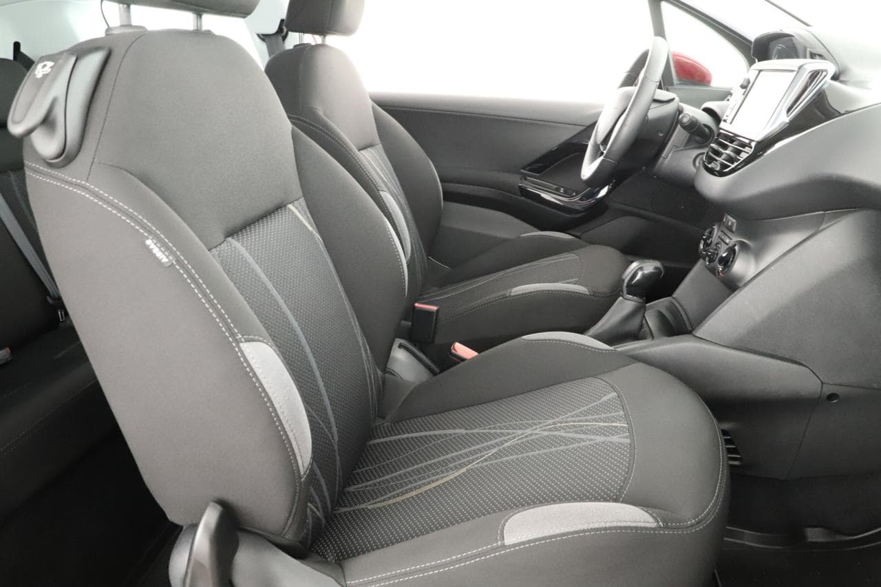 2014 Peugeot 208 - 10