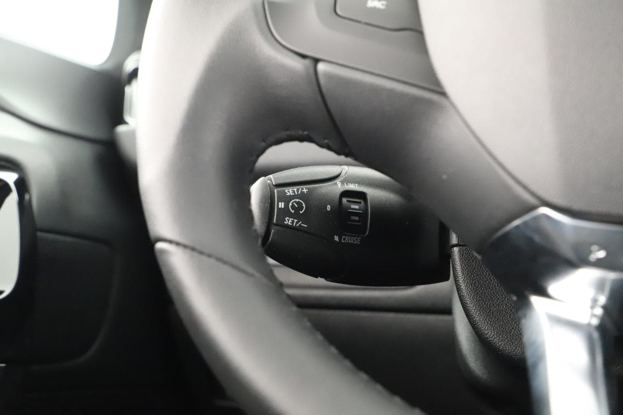 2014 Peugeot 208 - 18