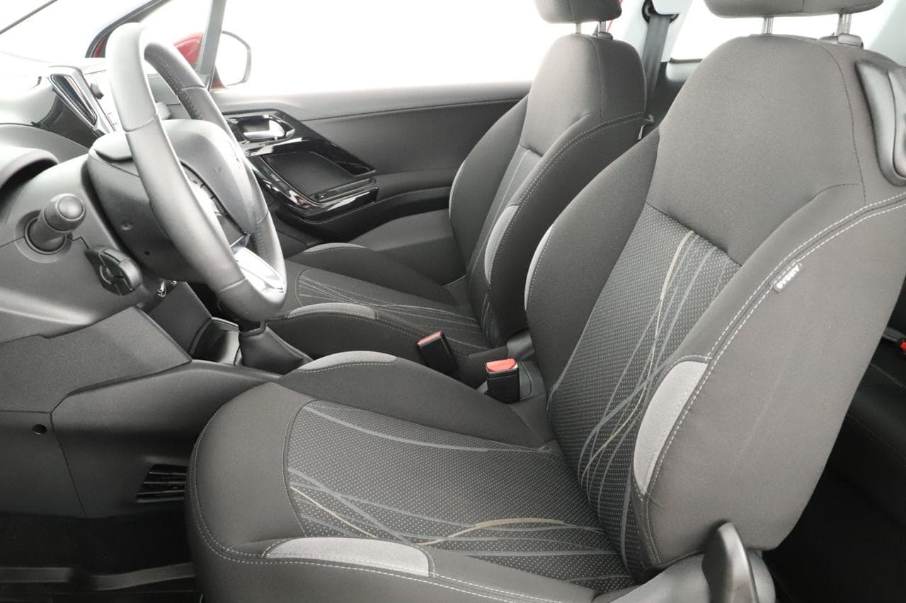 2014 Peugeot 208 - 13