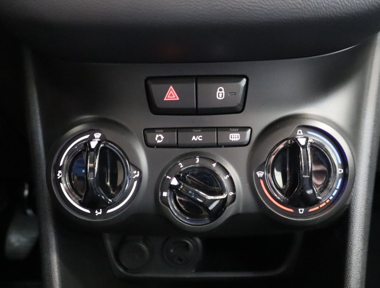 2018 Peugeot 208 - 19