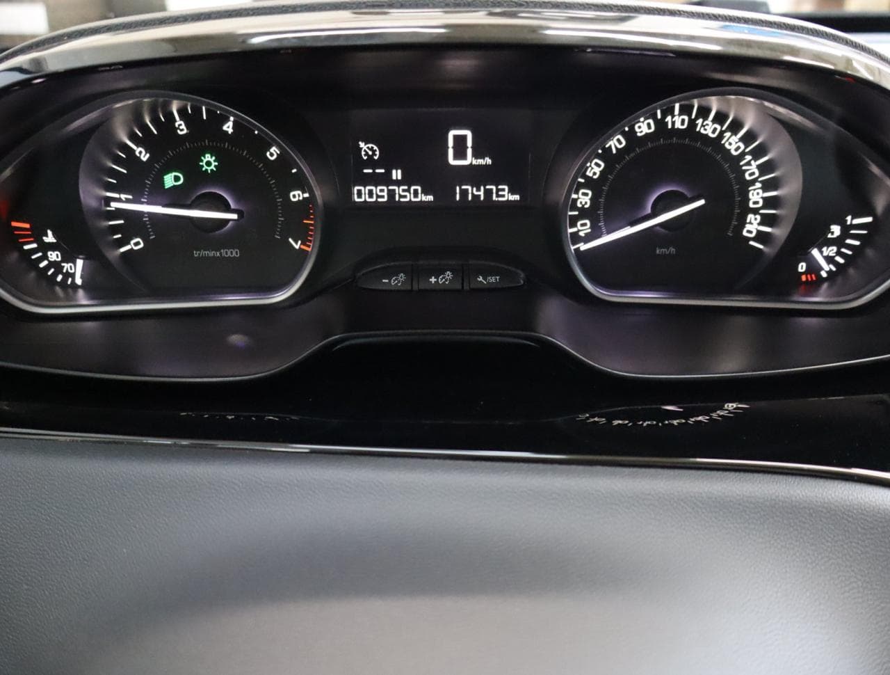 2018 Peugeot 208 - 17