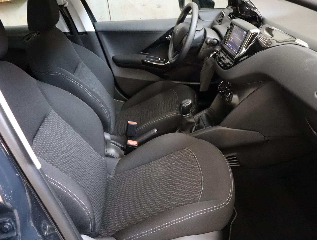 2018 Peugeot 208 - 12