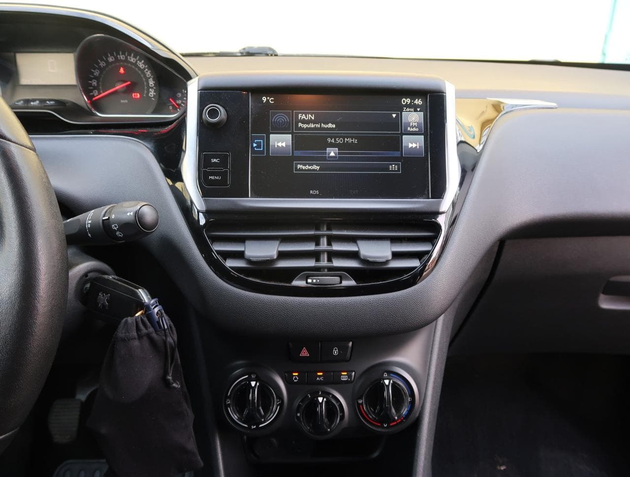 2015 Peugeot 208 - 18