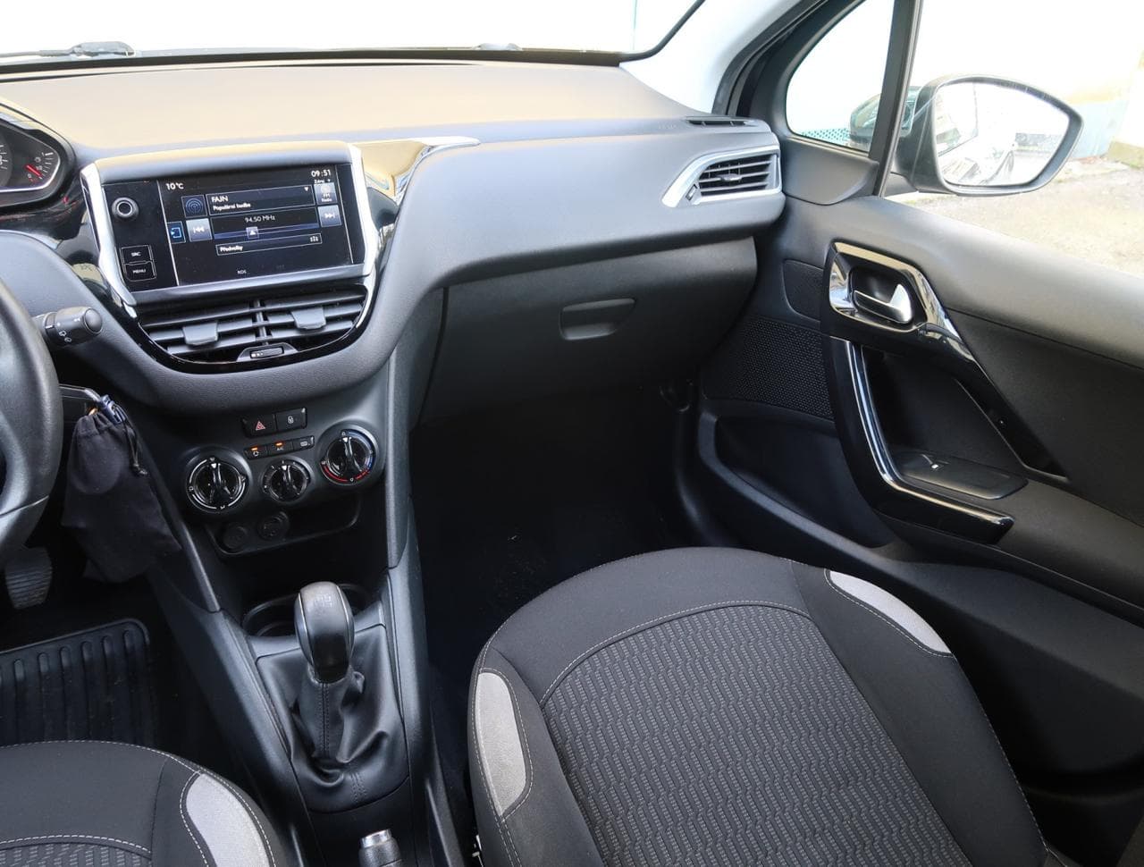 2015 Peugeot 208 - 11