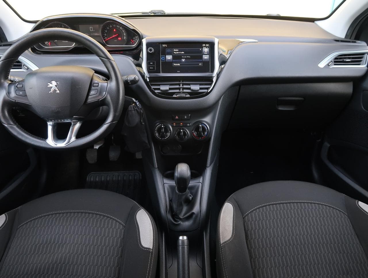 2015 Peugeot 208 - 10