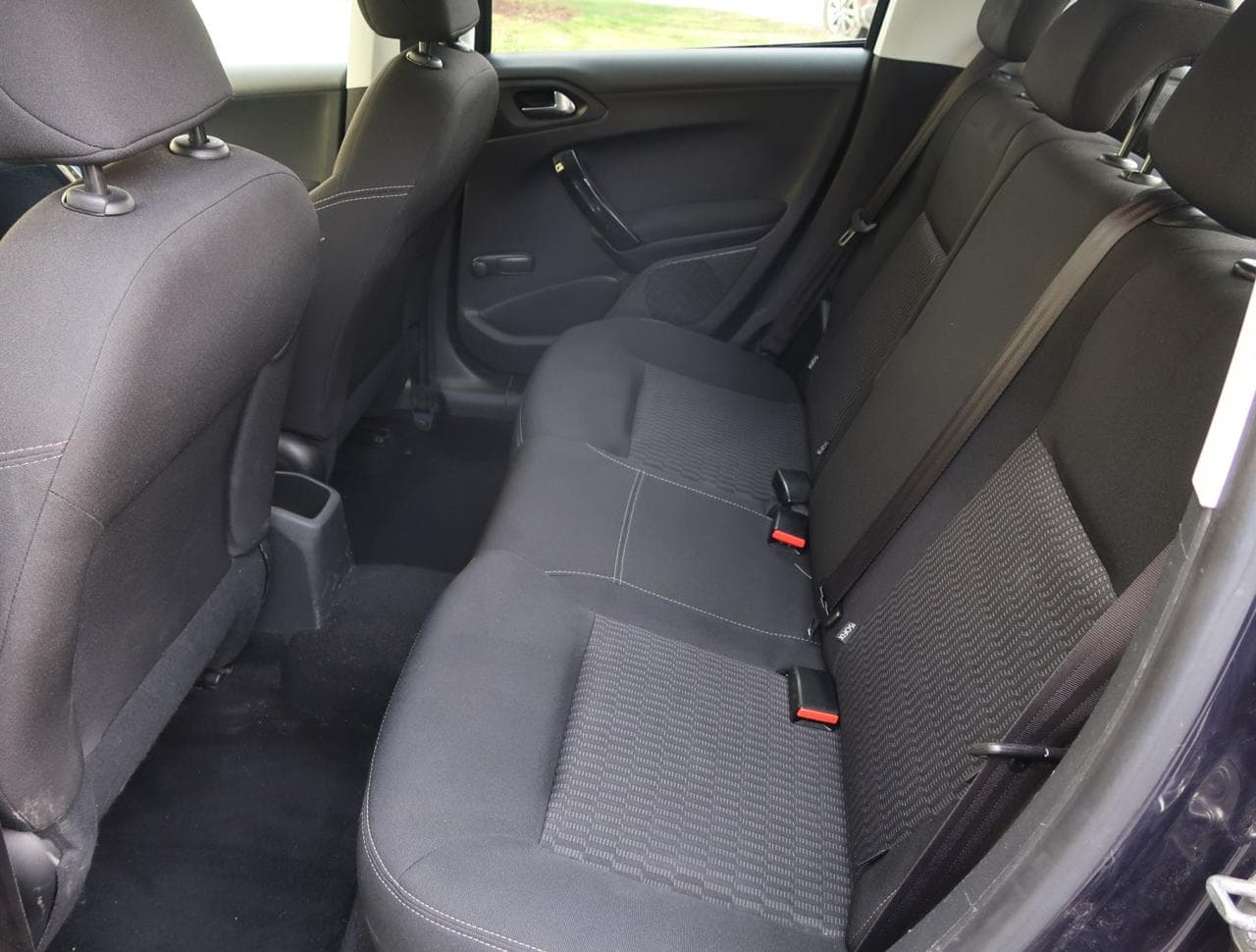 2015 Peugeot 208 - 15