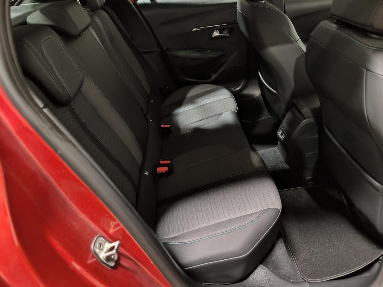 2020 Peugeot 208 - 11