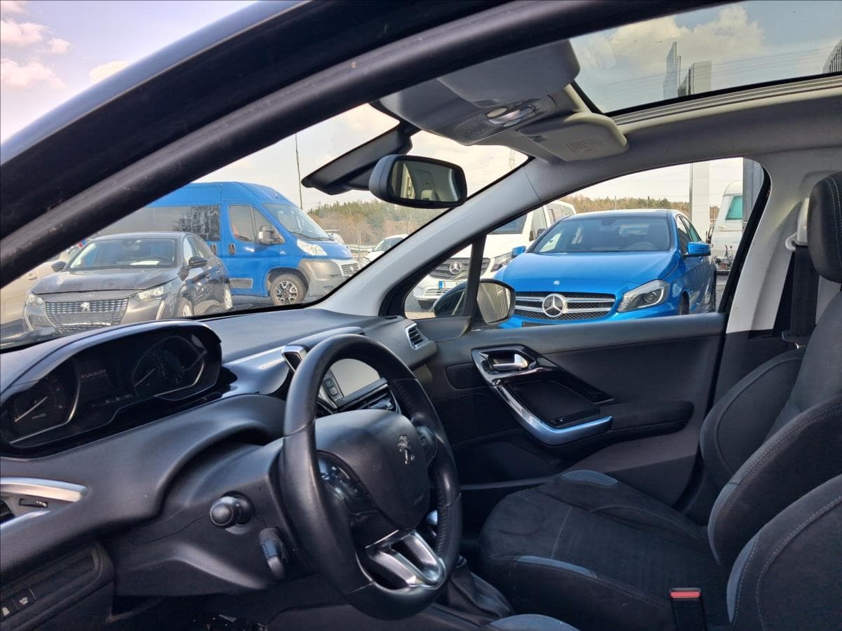 2013 Peugeot 208 - 10