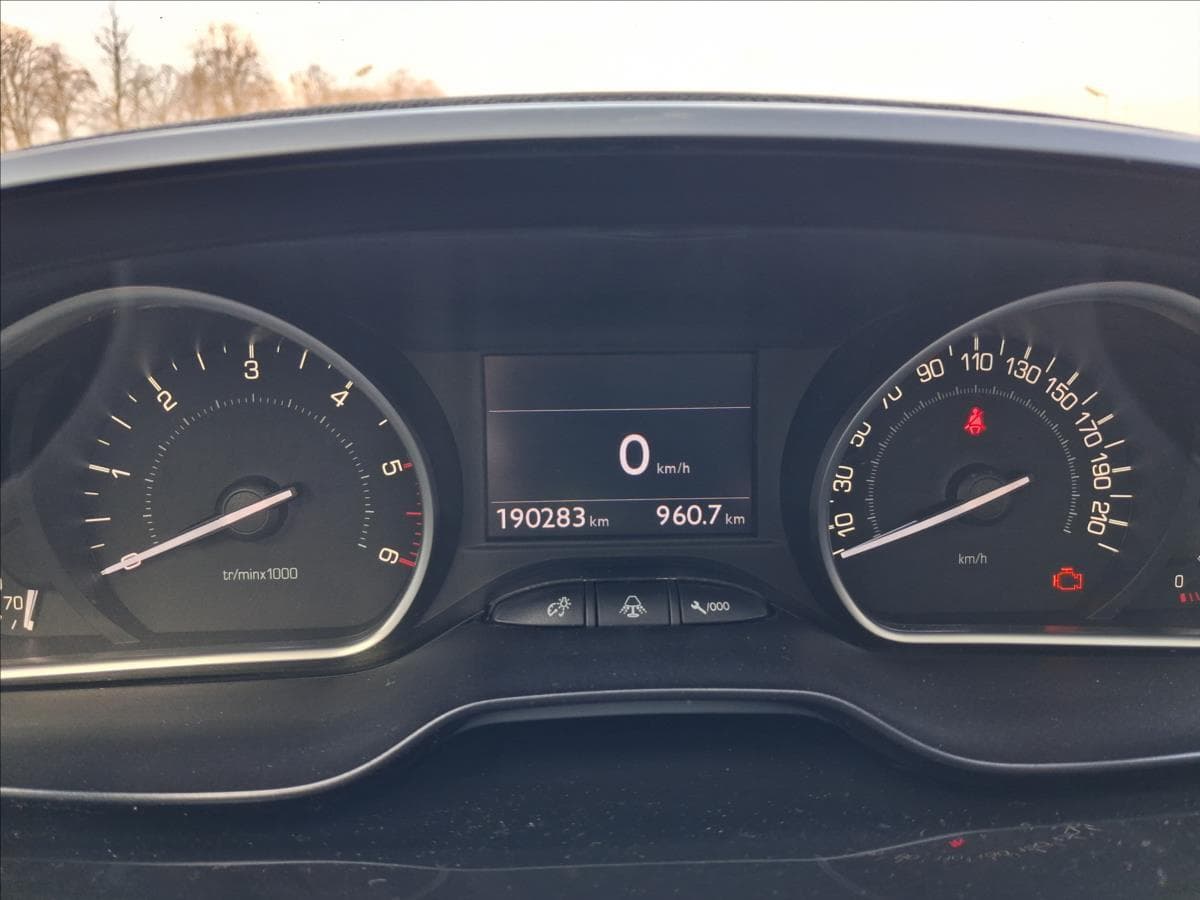 2013 Peugeot 208 - 11