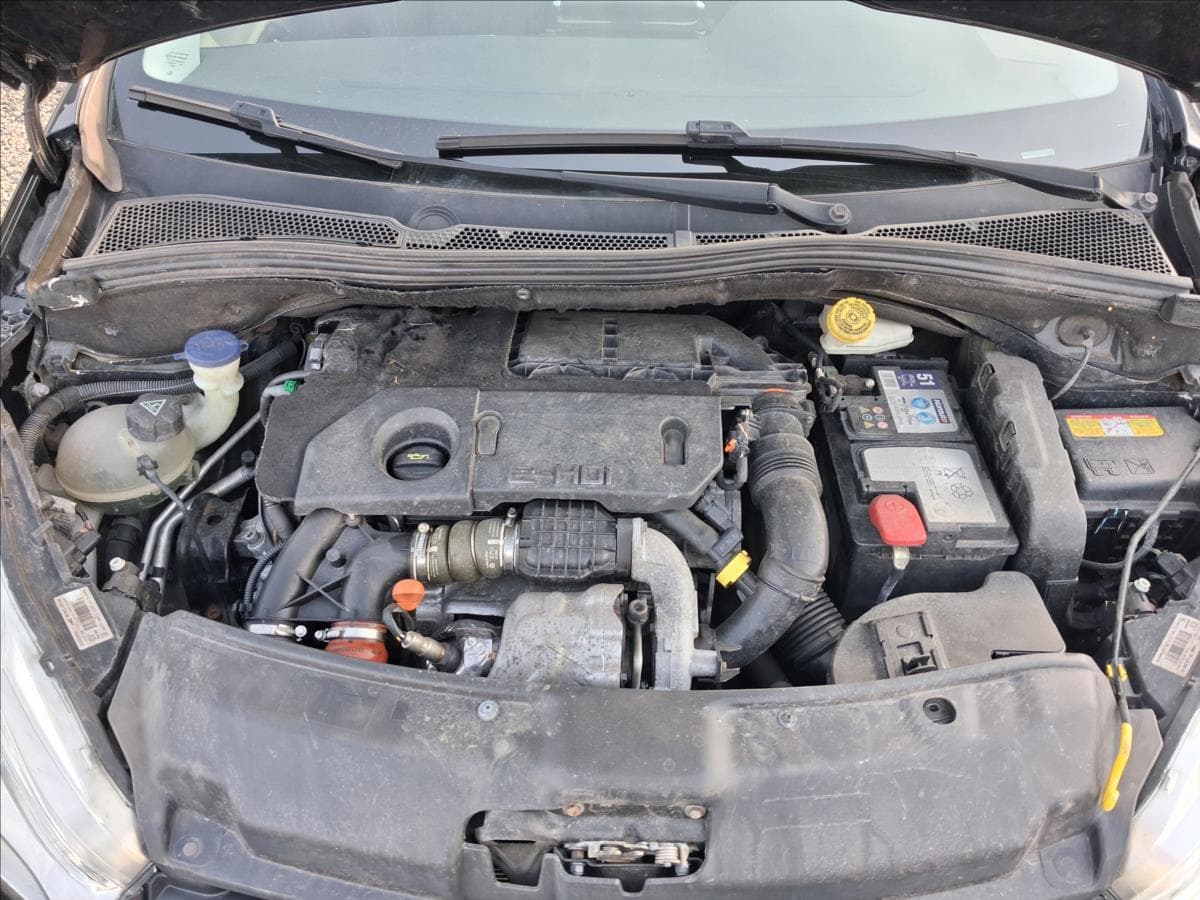 2013 Peugeot 208 - 13