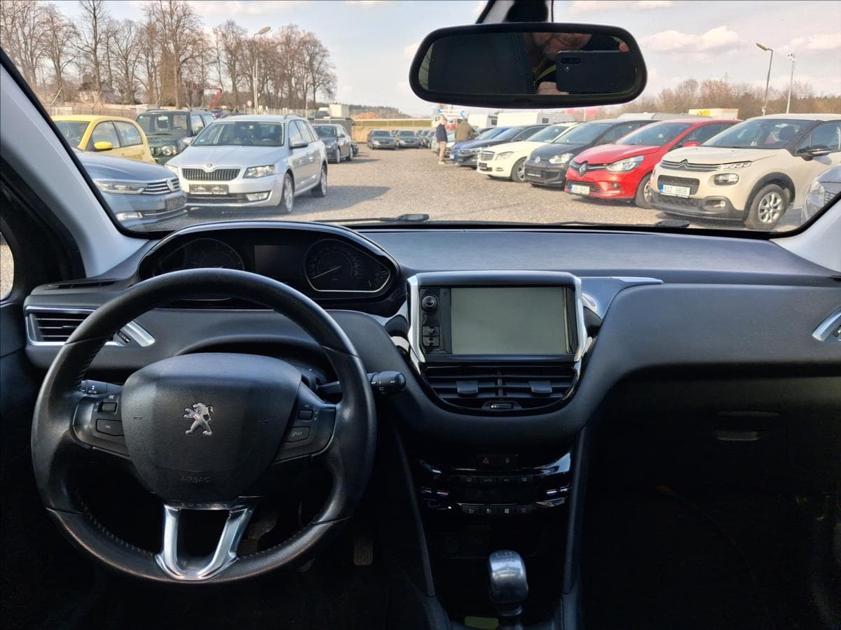 2013 Peugeot 208 - 9