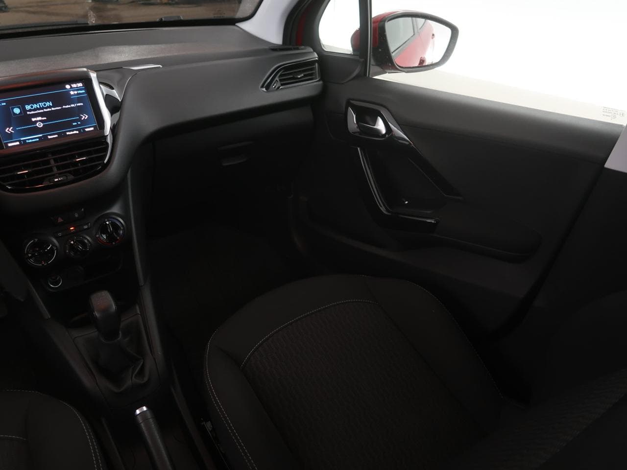 2019 Peugeot 208 - 21