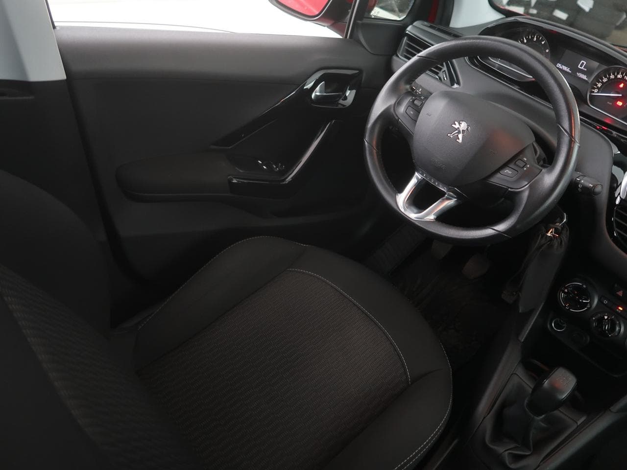 2019 Peugeot 208 - 17