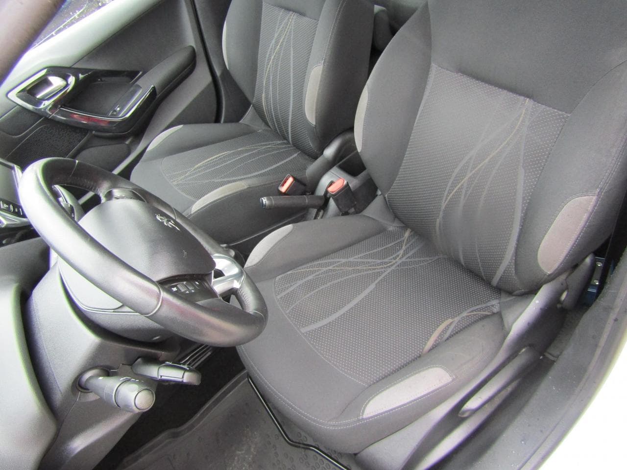 2014 Peugeot 208 - 9