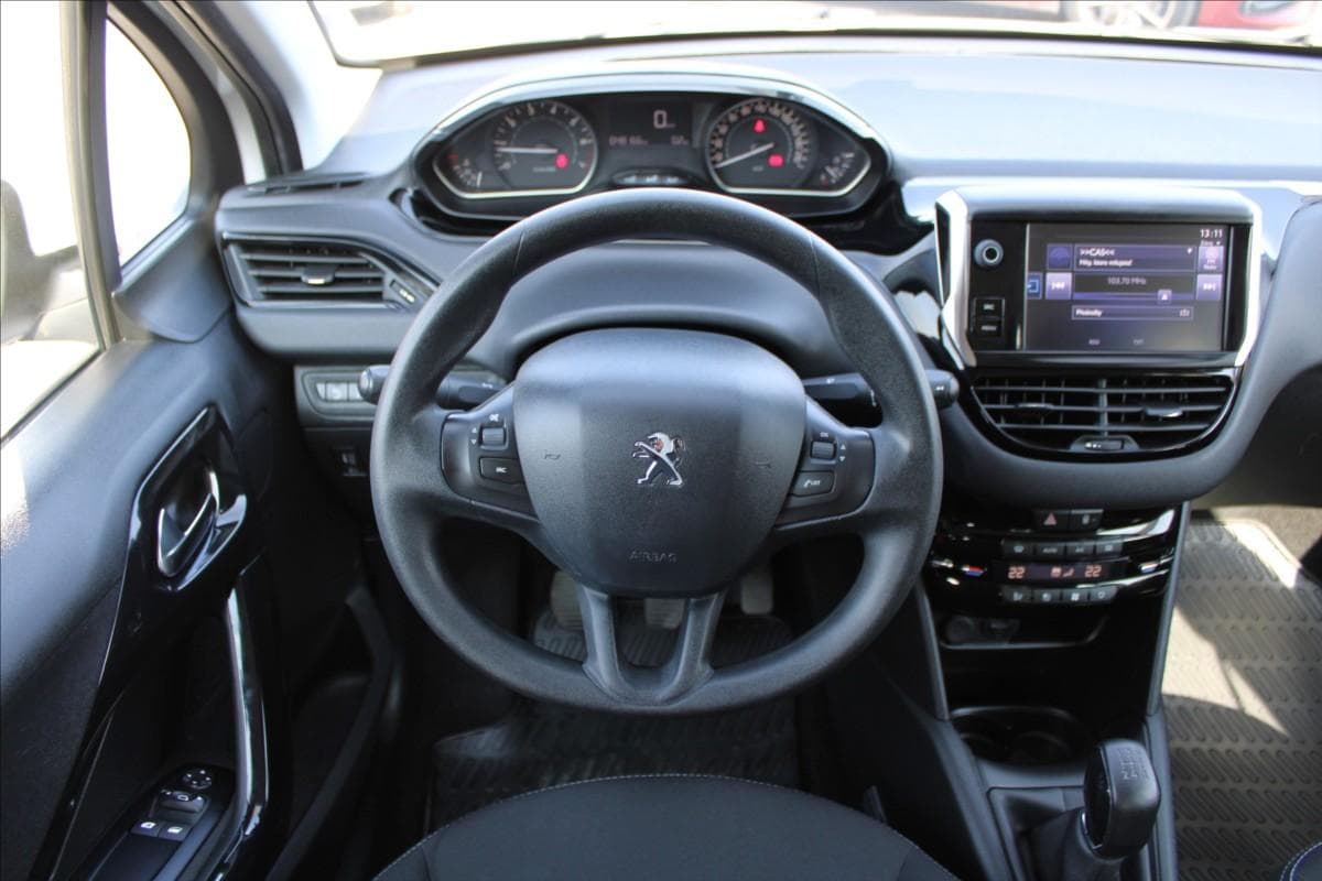 2017 Peugeot 208 - 10