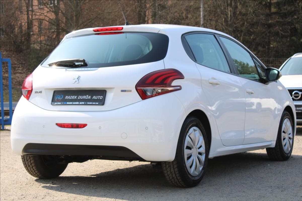 2017 Peugeot 208 - 5