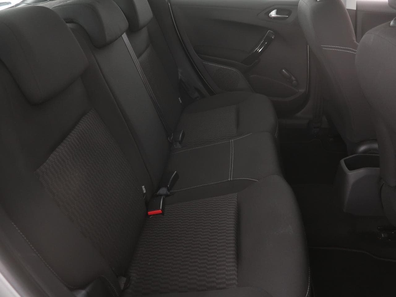2016 Peugeot 208 - 13