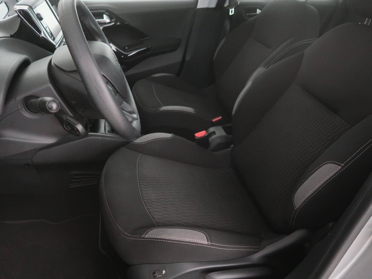 2016 Peugeot 208 - 16