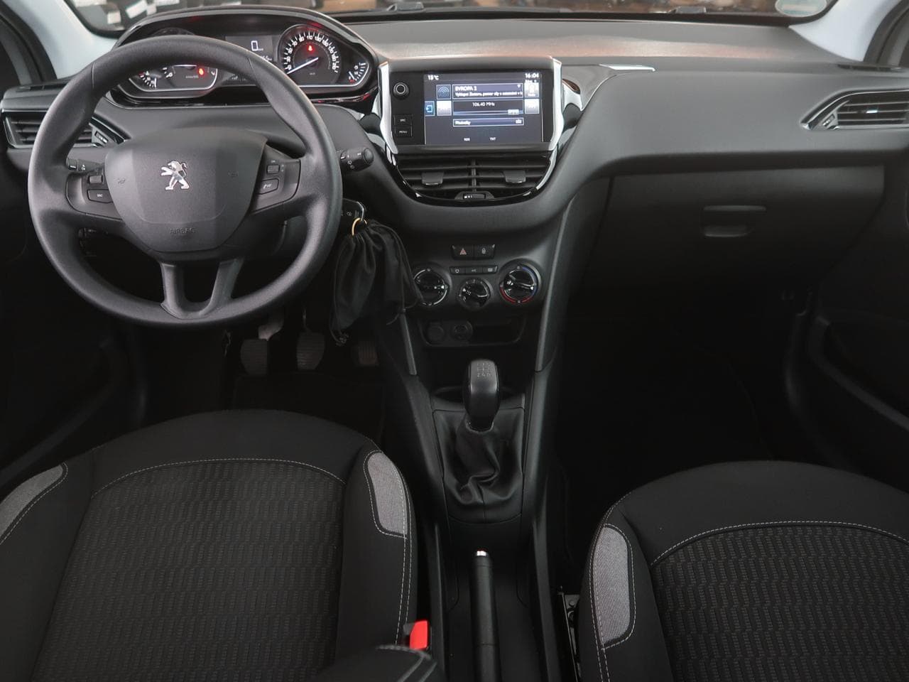 2016 Peugeot 208 - 10