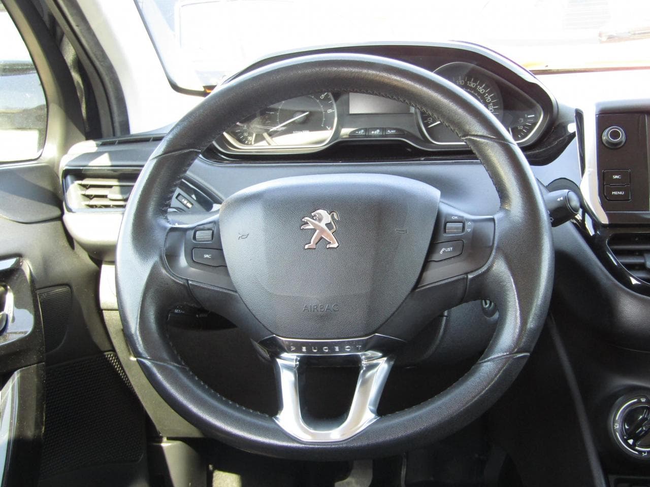 2017 Peugeot 208 - 12