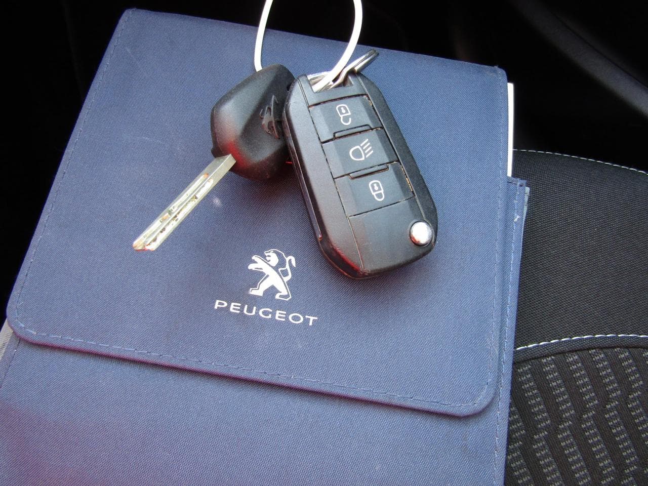 2017 Peugeot 208 - 16