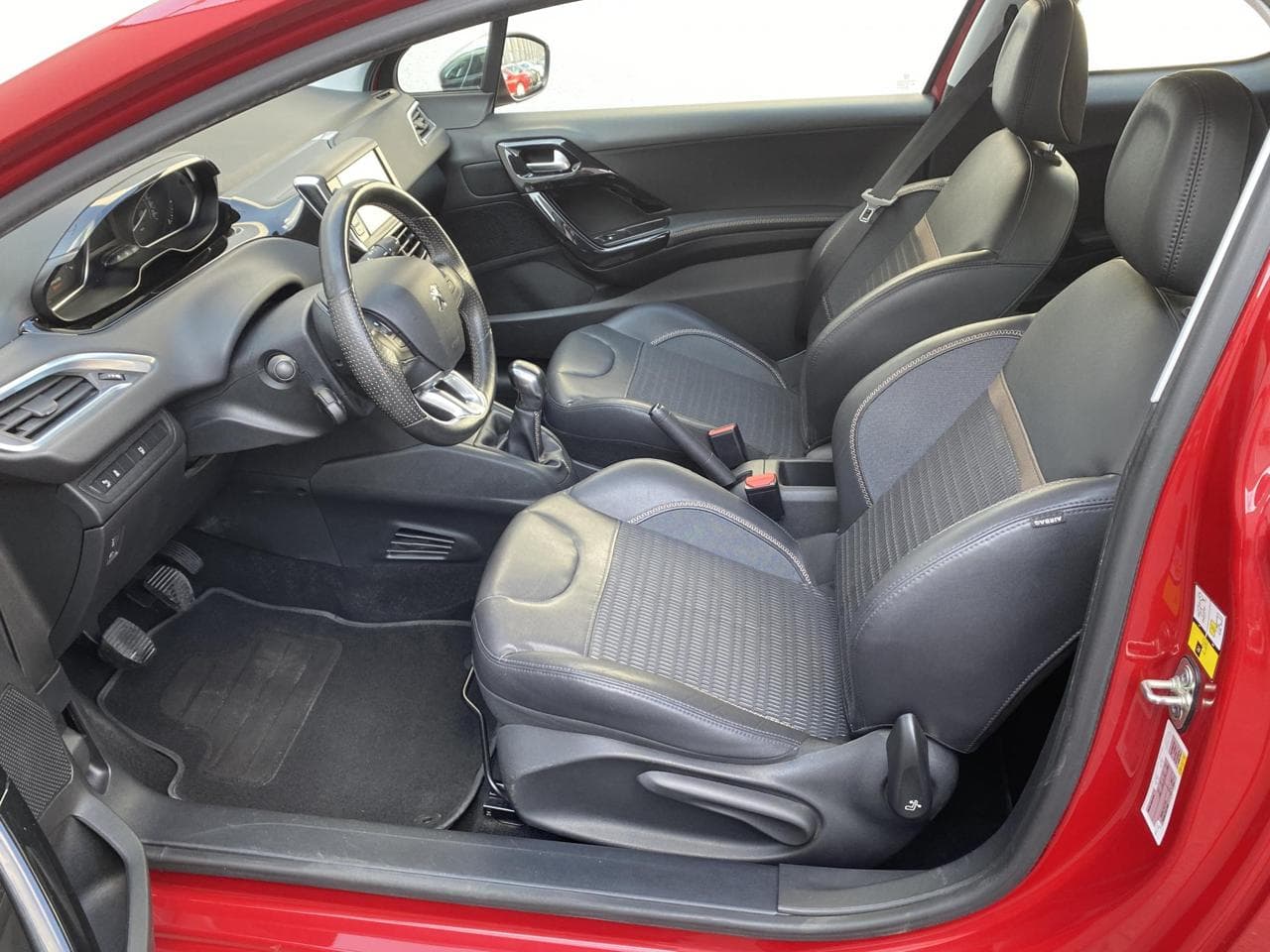 2014 Peugeot 208 - 9