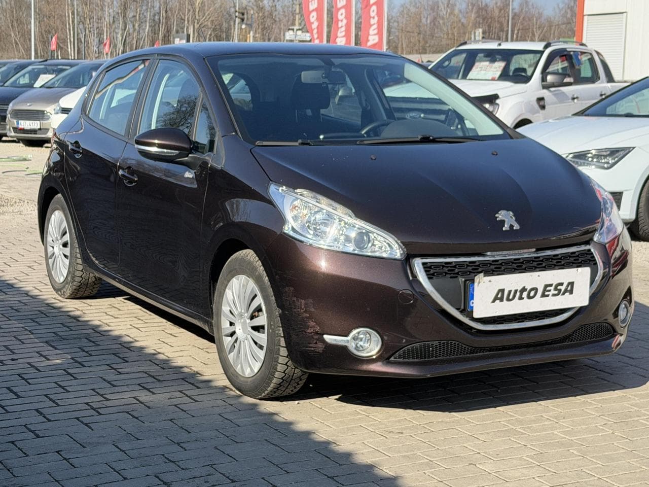 Peugeot 208 1.2i hatchback