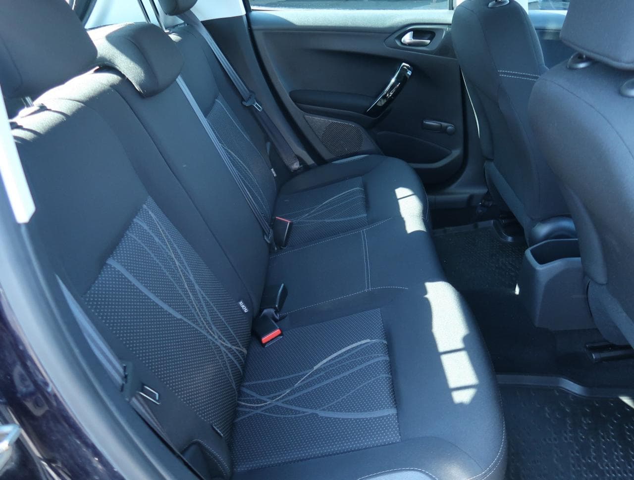 2015 Peugeot 208 - 13