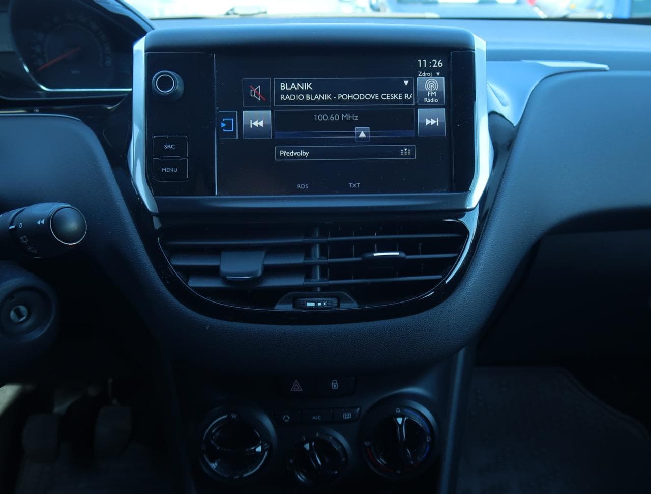 2015 Peugeot 208 - 18