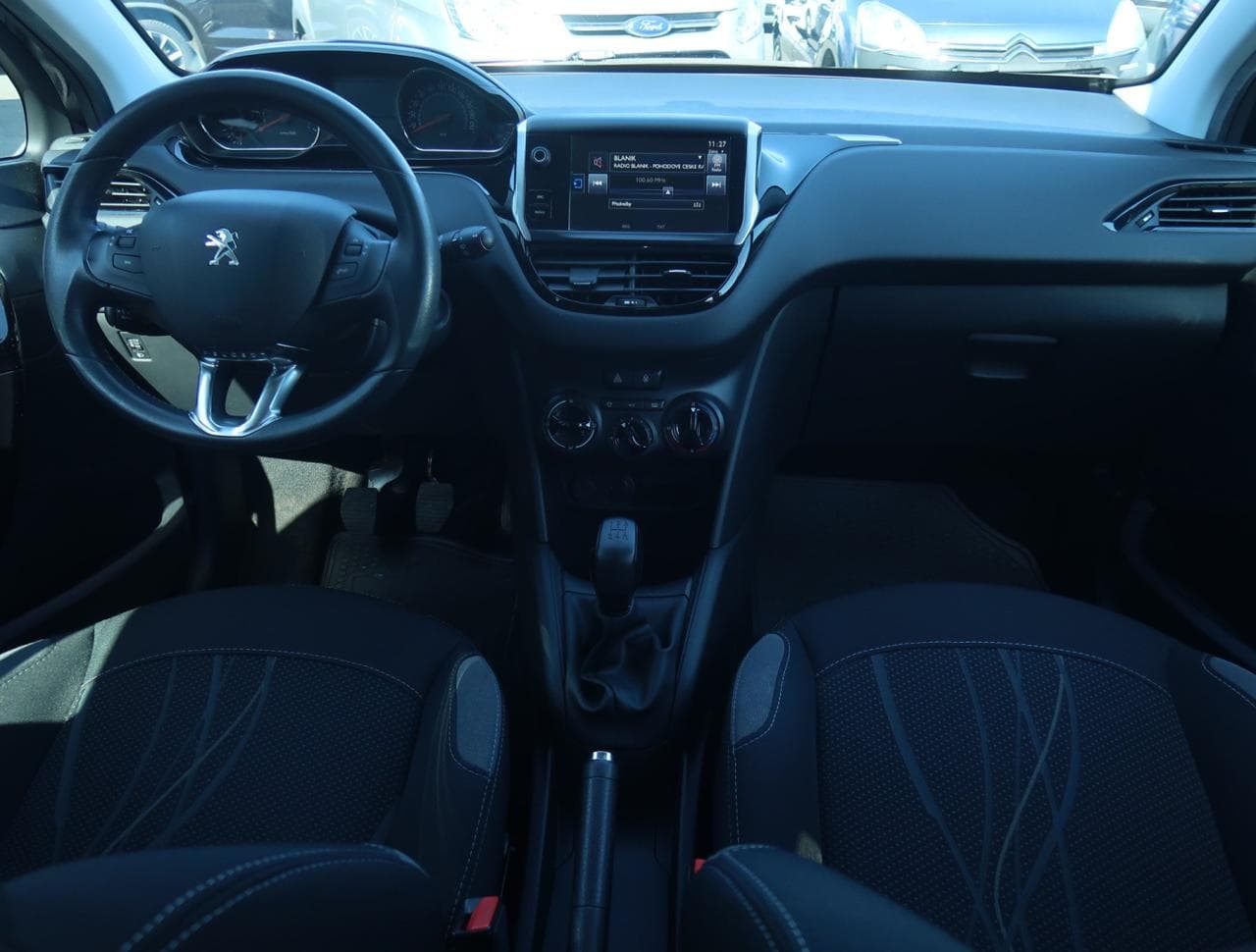 2015 Peugeot 208 - 10