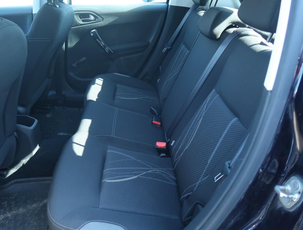 2015 Peugeot 208 - 15