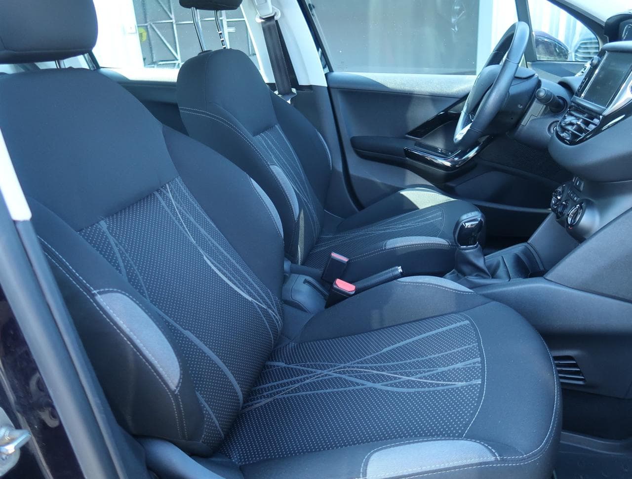 2015 Peugeot 208 - 12