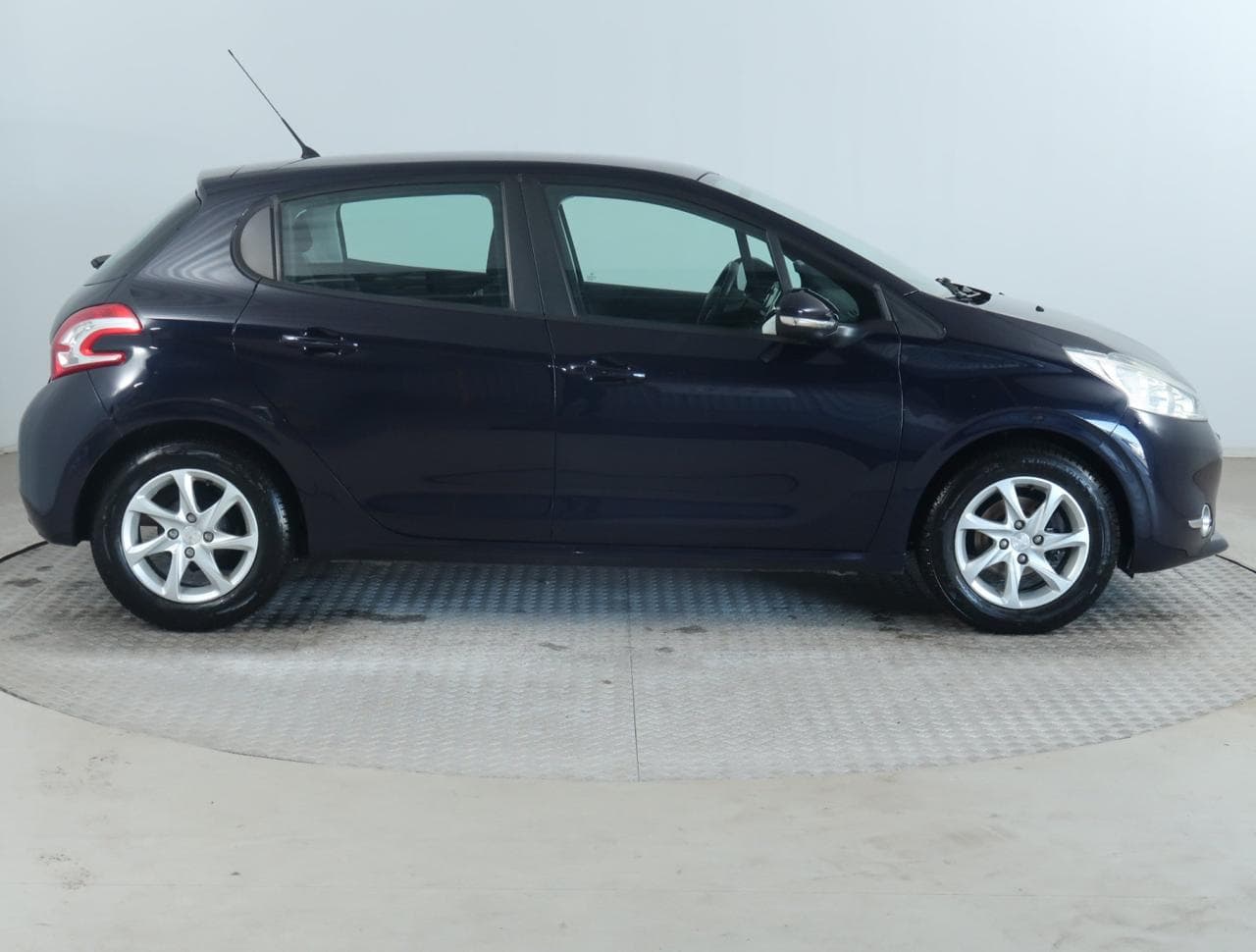 2015 Peugeot 208 - 8
