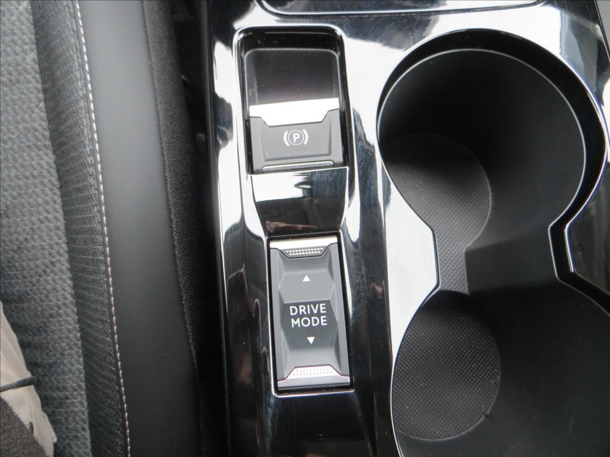 2025 Peugeot 208 - 13