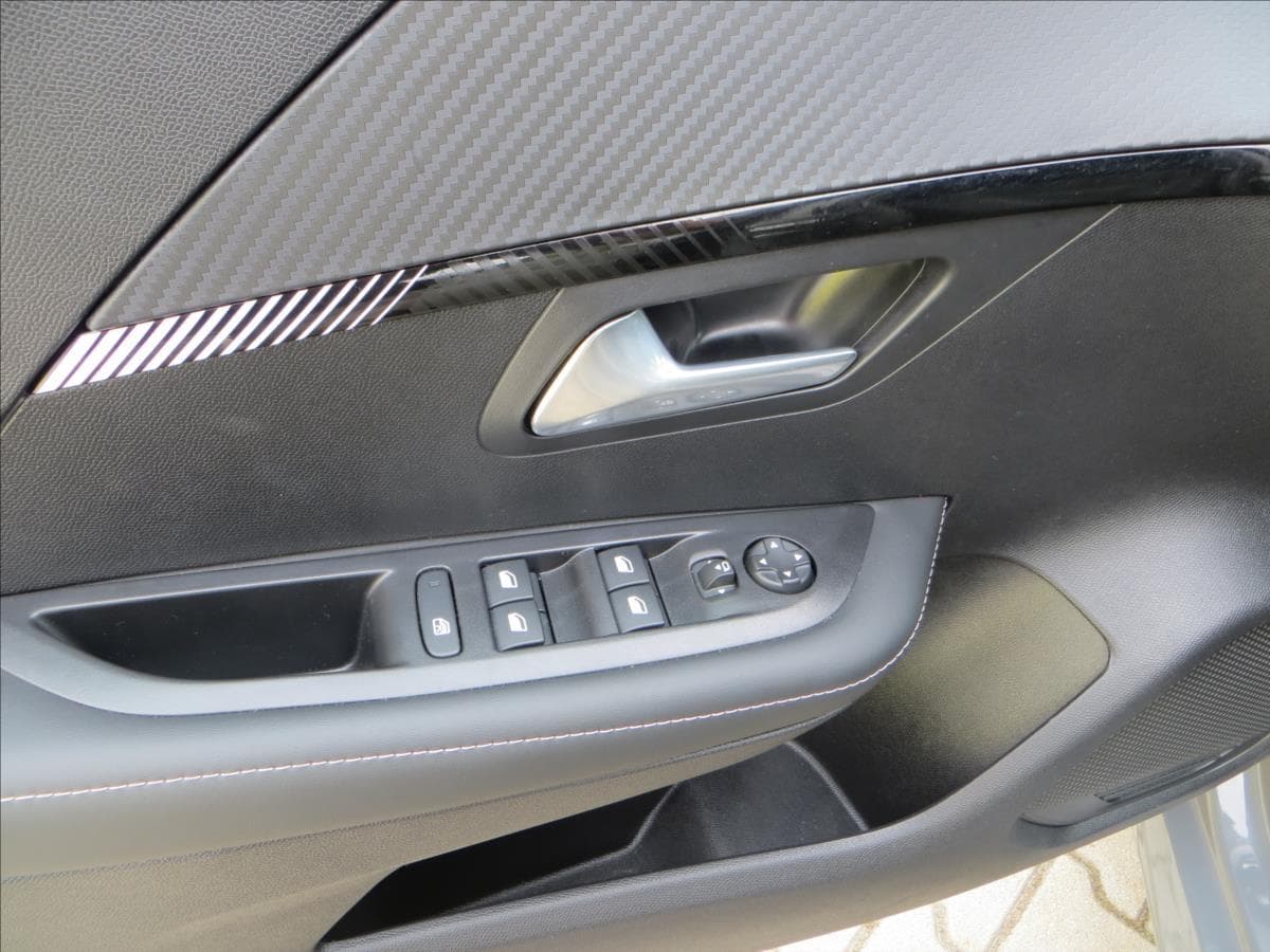 2025 Peugeot 208 - 11