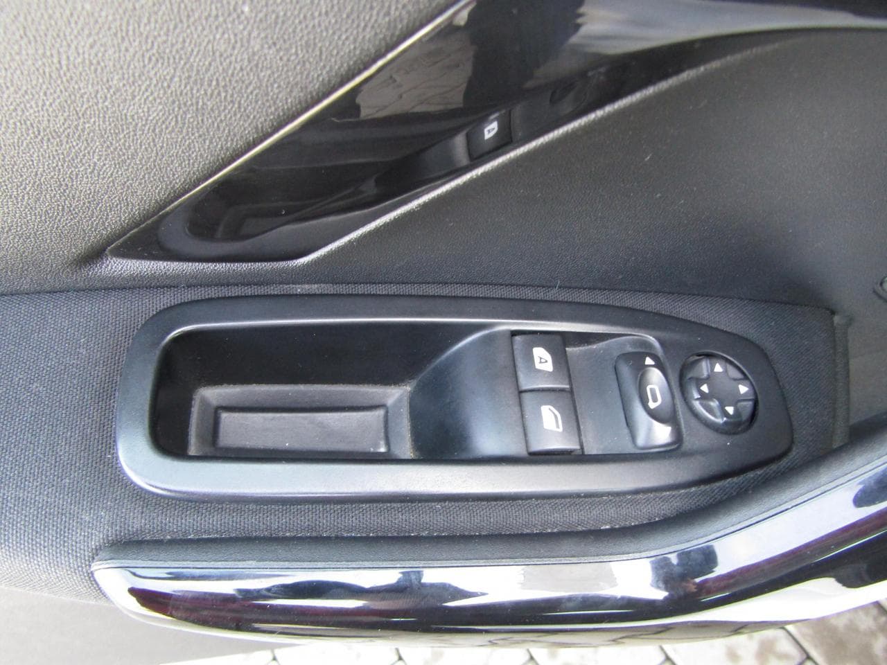 2012 Peugeot 208 - 11