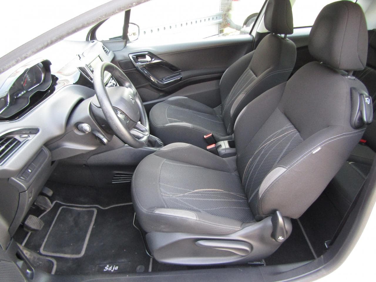 2012 Peugeot 208 - 9