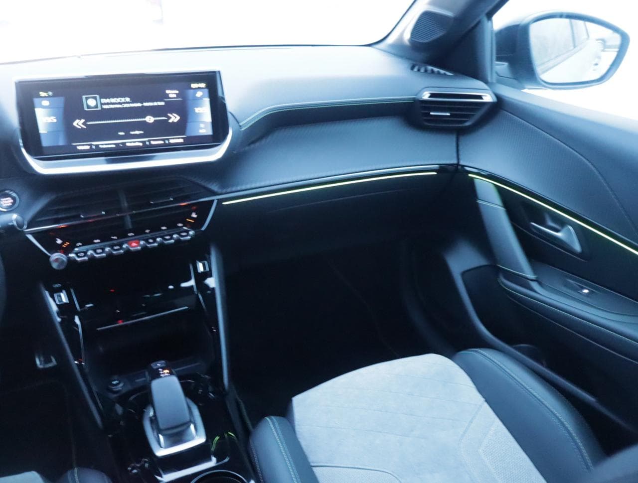 2020 Peugeot 208 - 11
