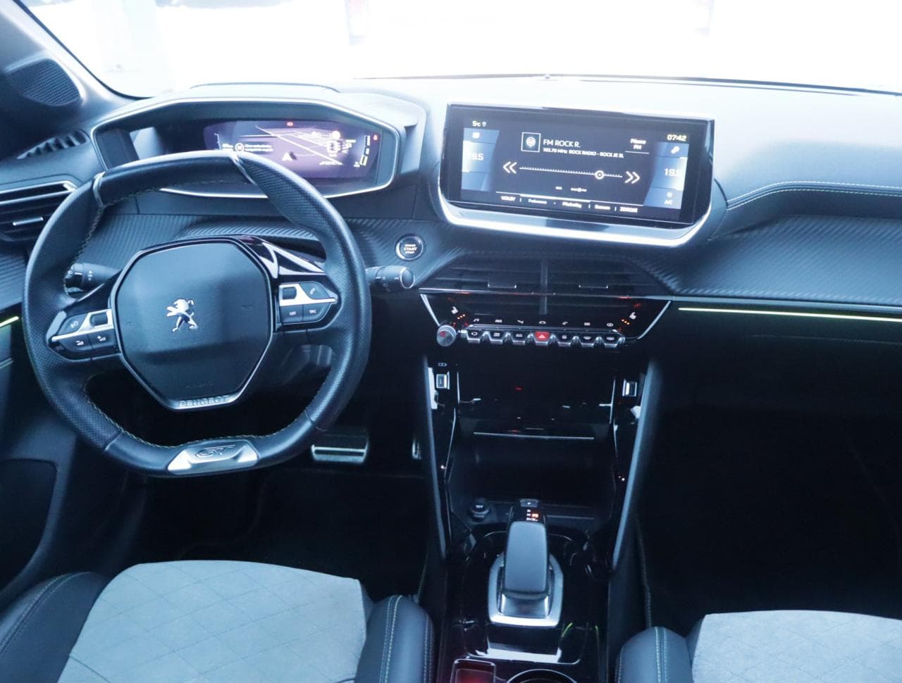 2020 Peugeot 208 - 10