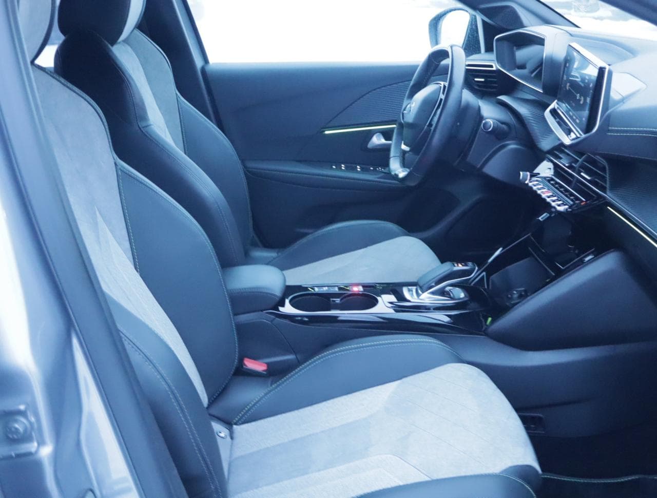 2020 Peugeot 208 - 12