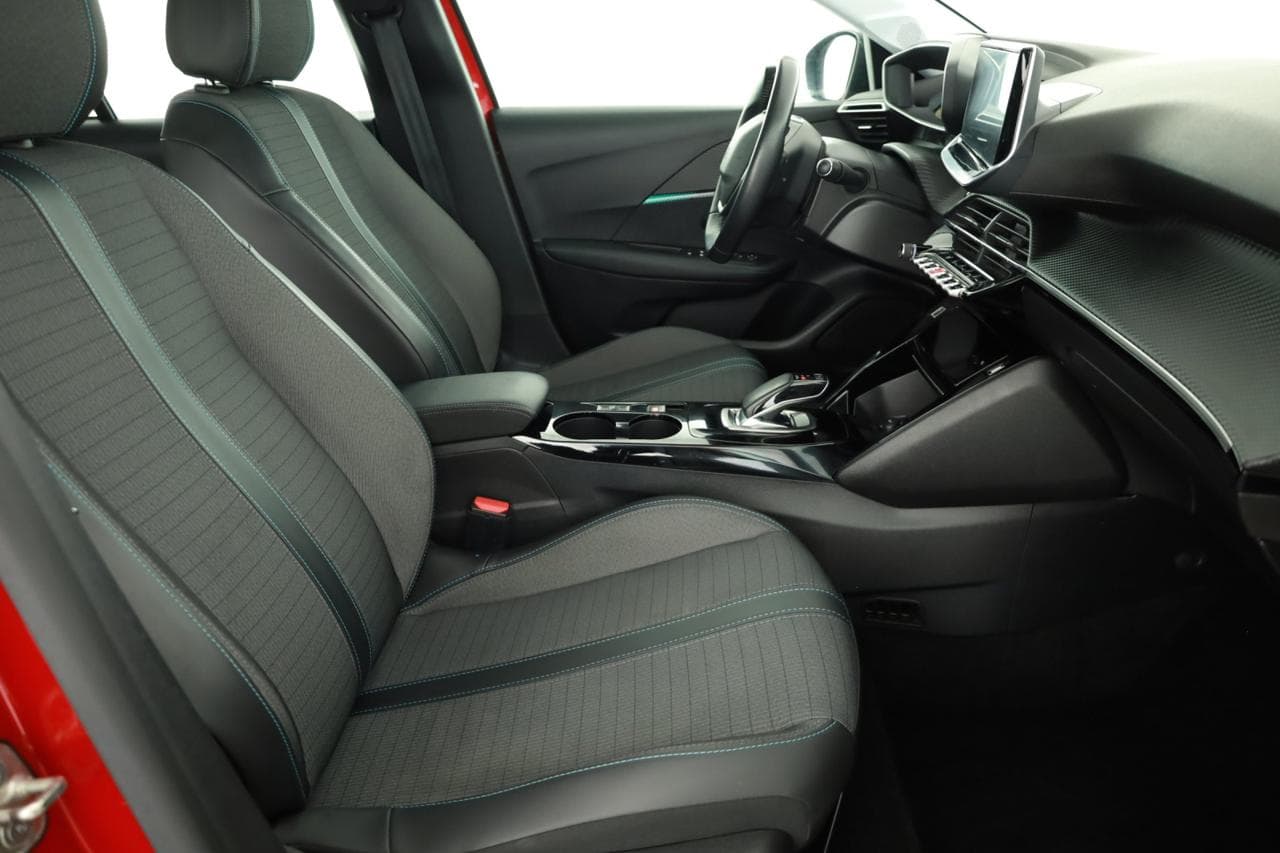 2020 Peugeot 208 - 10