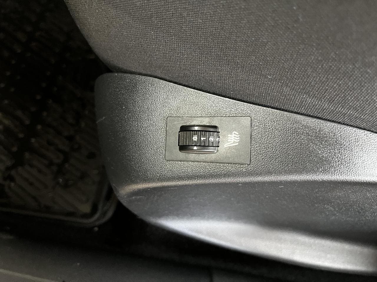 2014 Peugeot 208 - 16