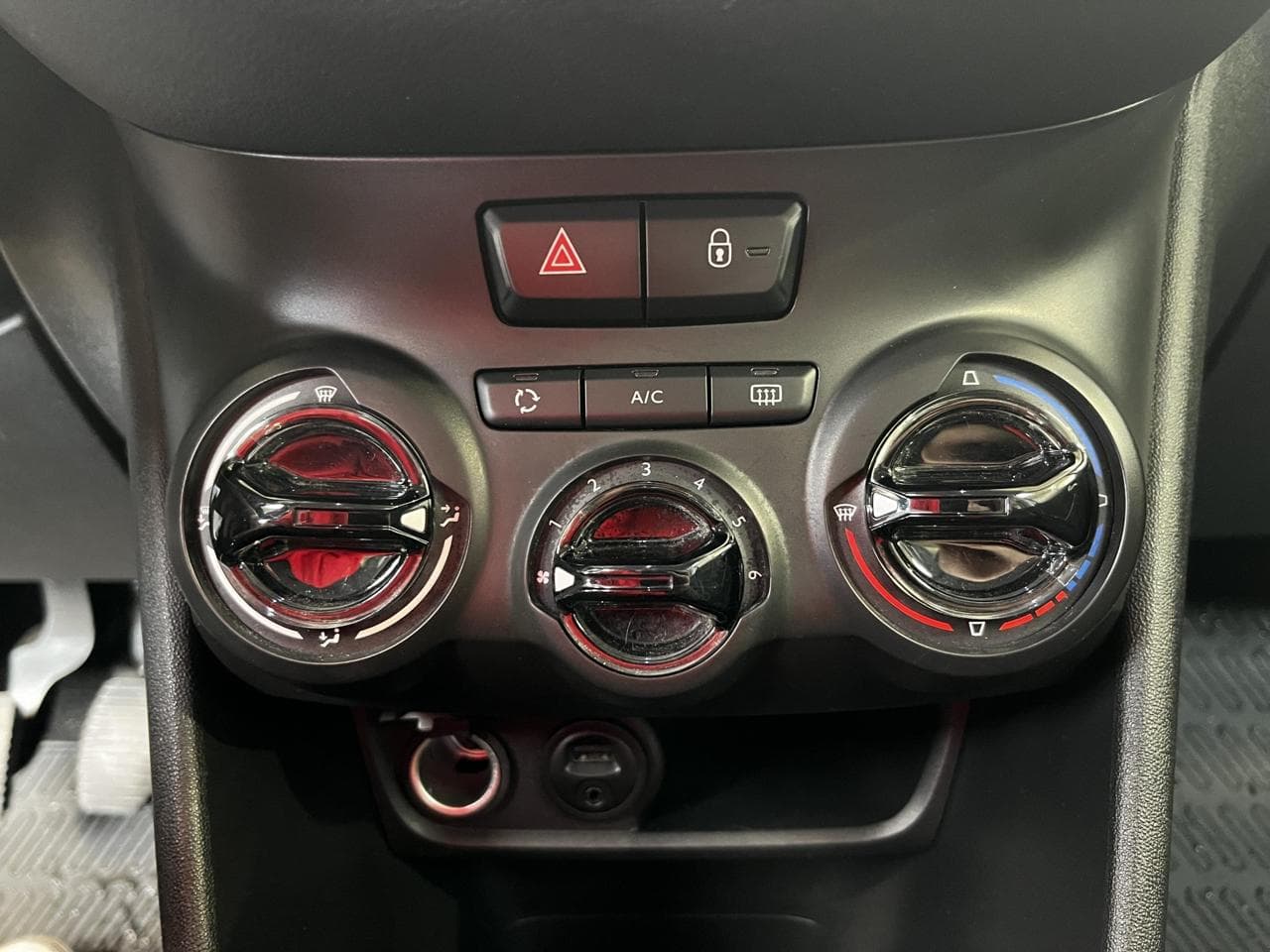 2014 Peugeot 208 - 14