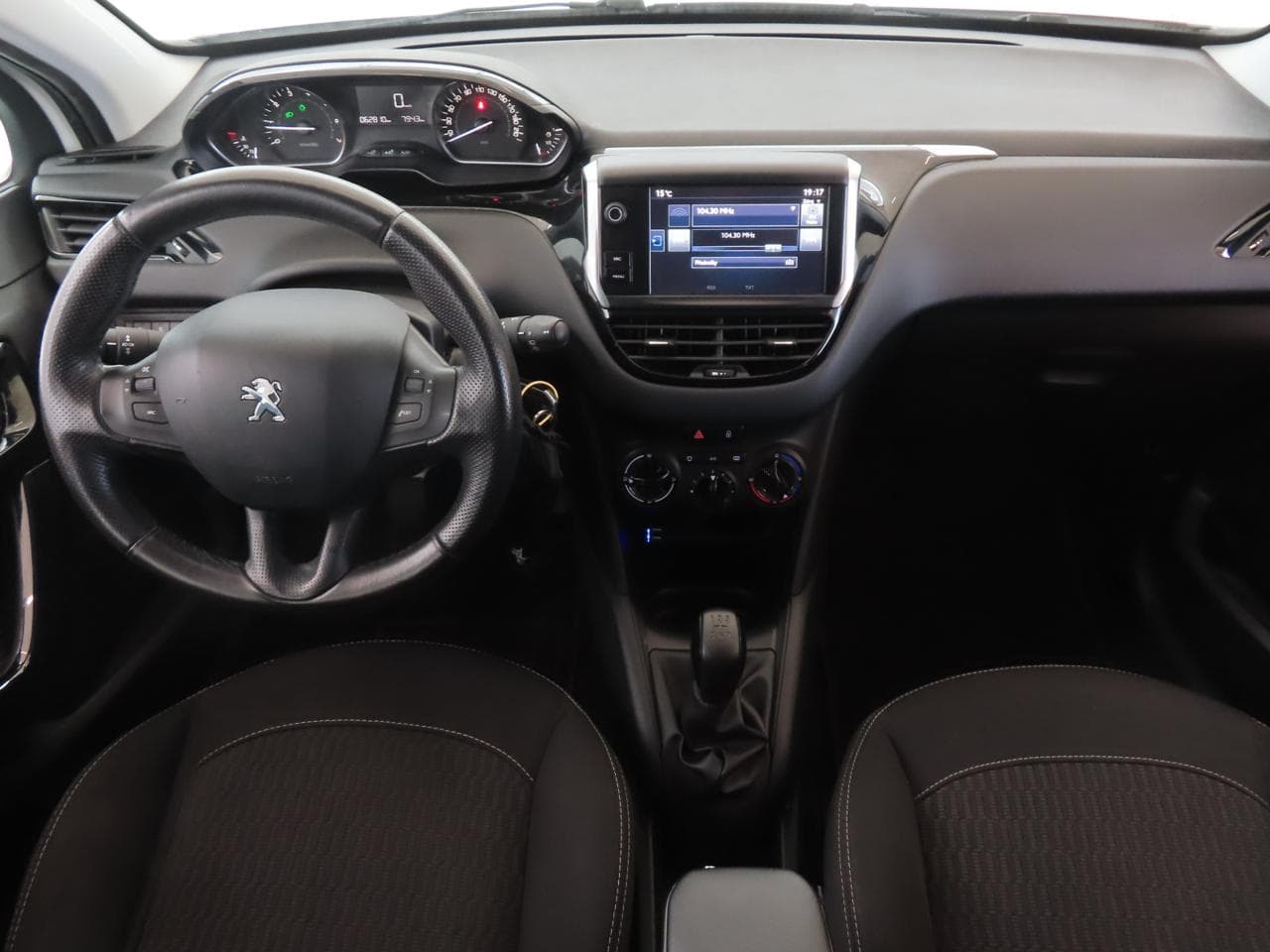2017 Peugeot 208 - 10